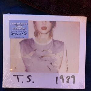Taylor Swift 1989 Album CD